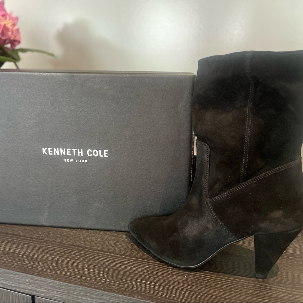 Kenneth Cole Black Heeled Boots Sleek Modern Design BRAND NEW